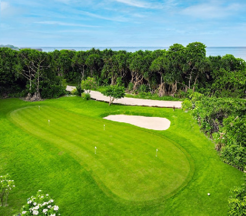 Playing golf in Maldives 